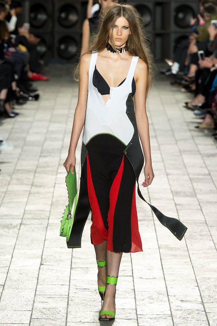 Versus Versace（范瑟丝）2025伦敦时装周时装秀