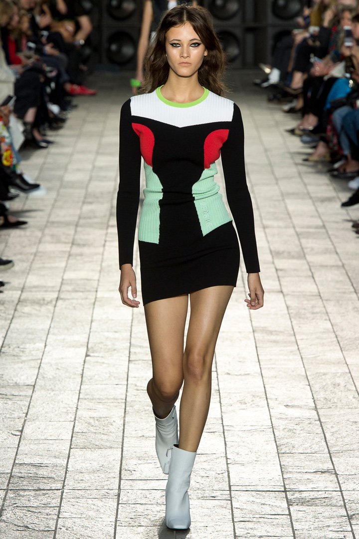 Versus Versace（范瑟丝）2025伦敦时装周时装秀