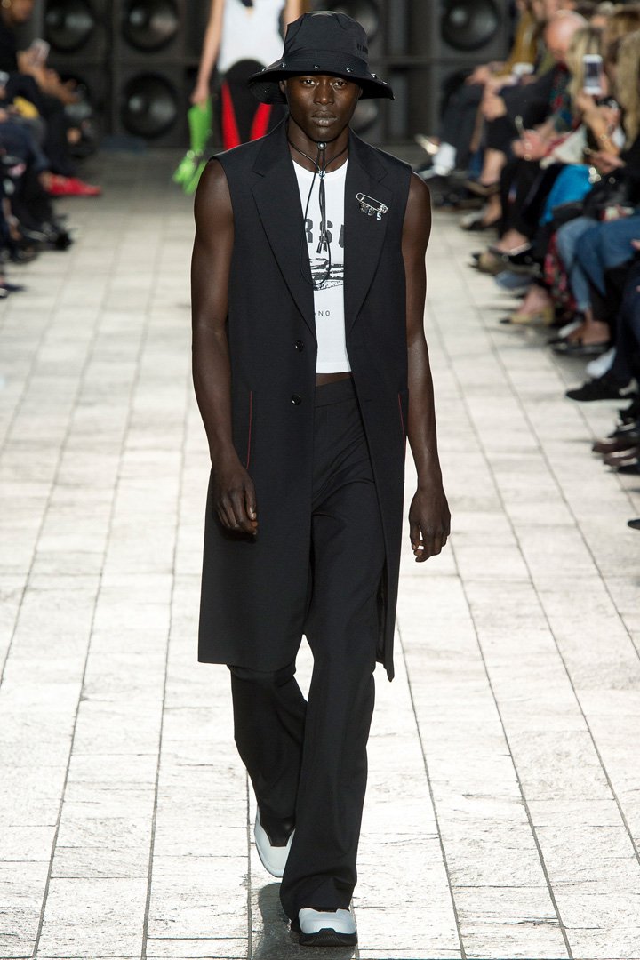 Versus Versace（范瑟丝）2025伦敦时装周时装秀