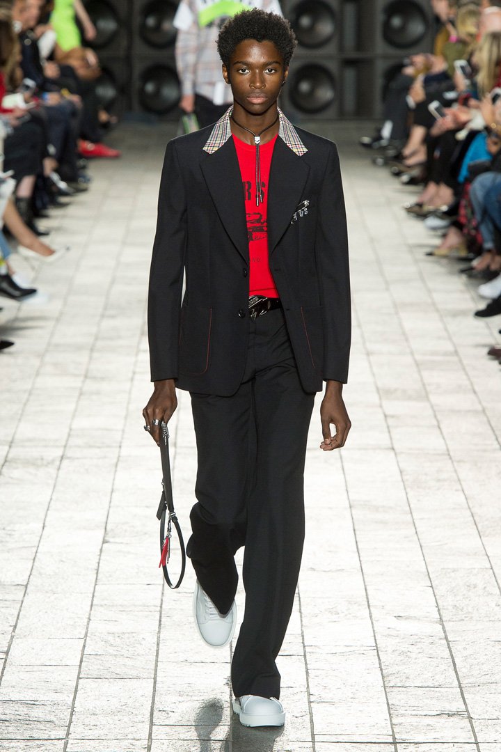 Versus Versace（范瑟丝）2025伦敦时装周时装秀