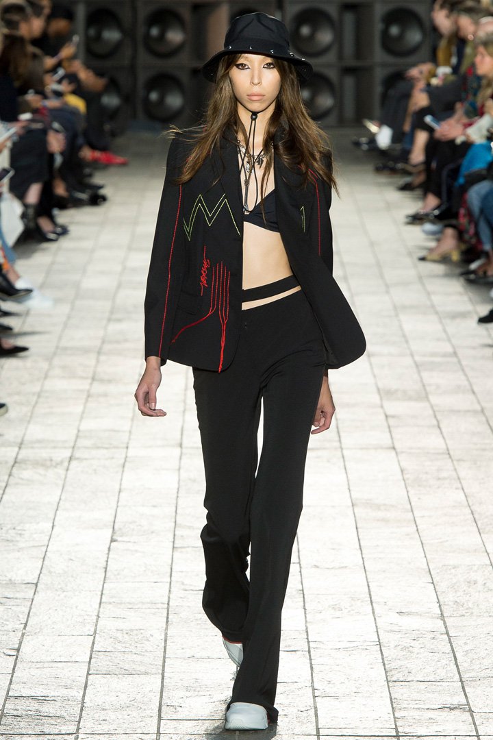 Versus Versace（范瑟丝）2025伦敦时装周时装秀