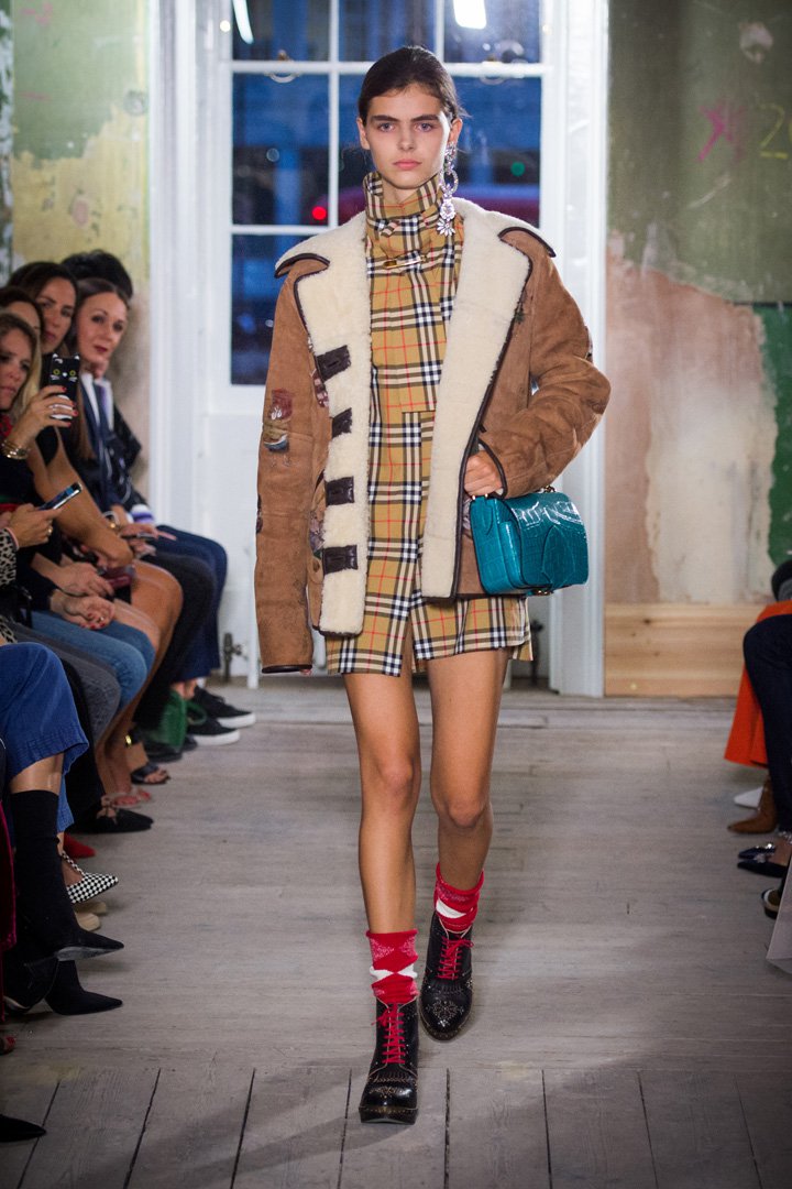 Burberry(博柏利)2025伦敦时装周时装秀