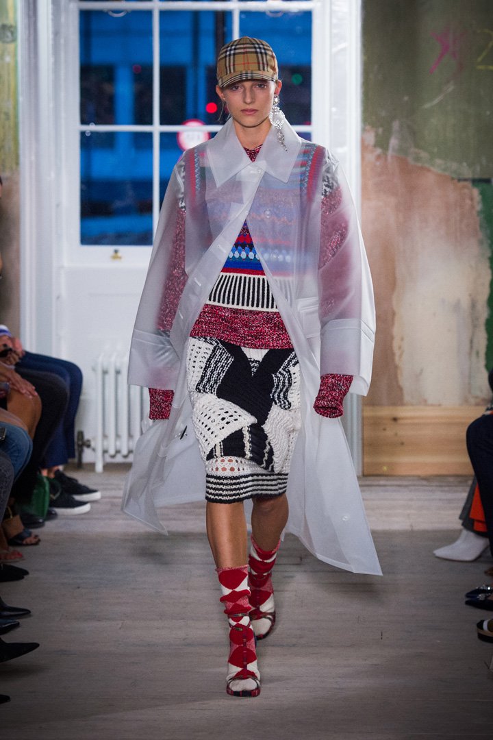 Burberry(博柏利)2025伦敦时装周时装秀