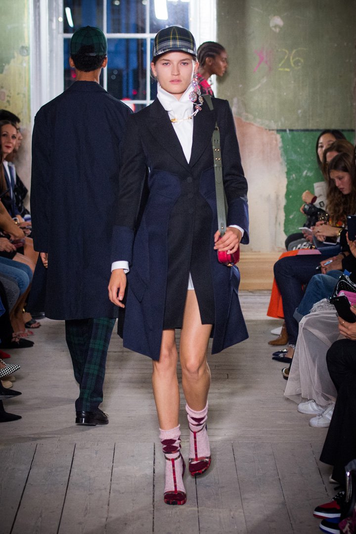 Burberry(博柏利)2025伦敦时装周时装秀