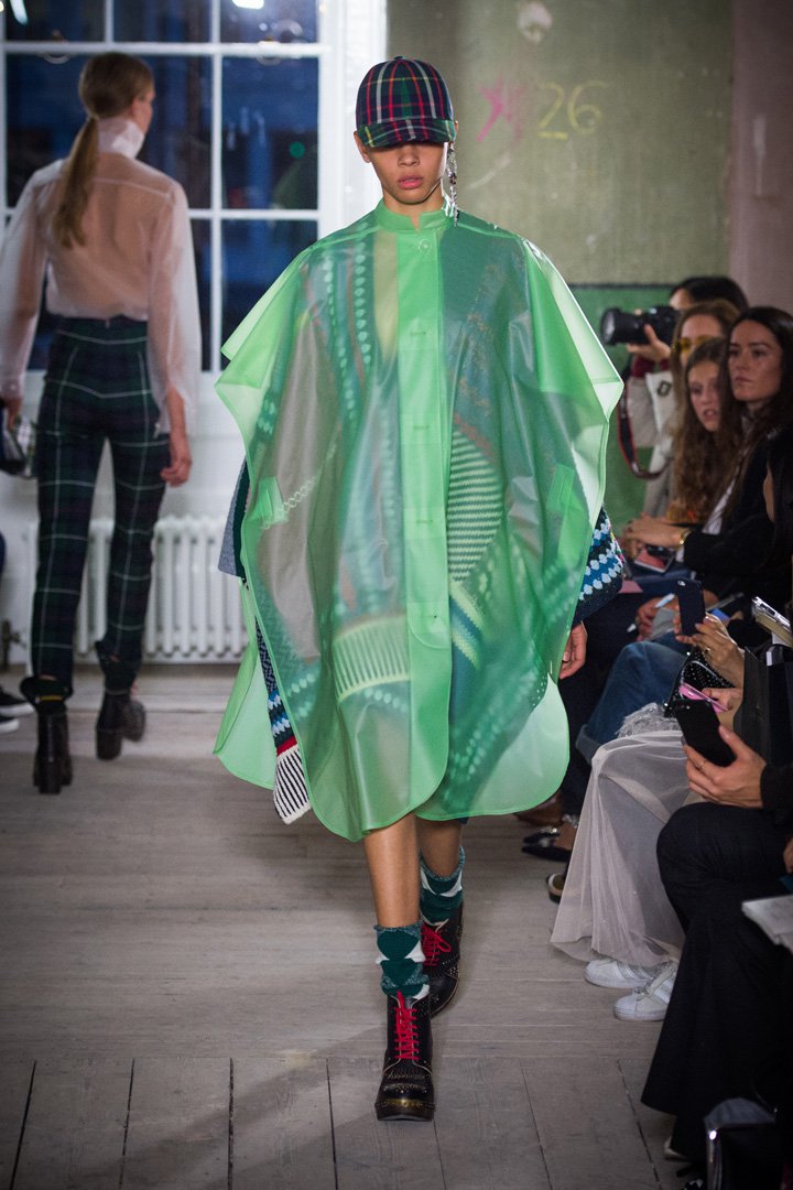 Burberry(博柏利)2025伦敦时装周时装秀