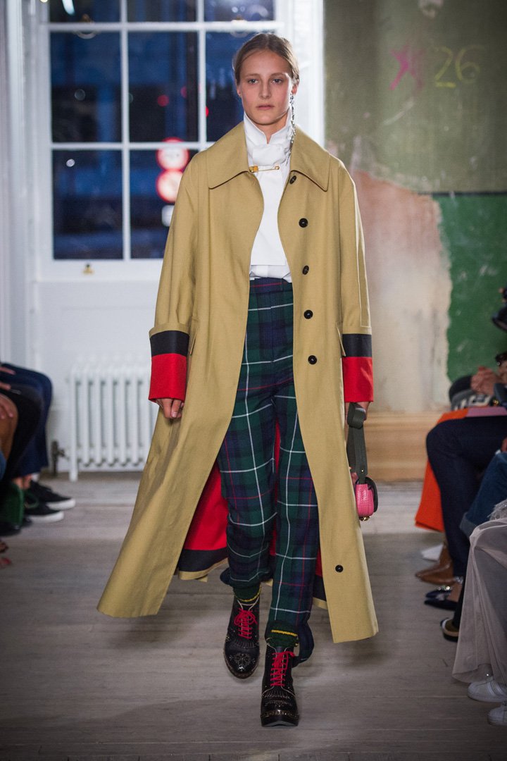 Burberry(博柏利)2025伦敦时装周时装秀