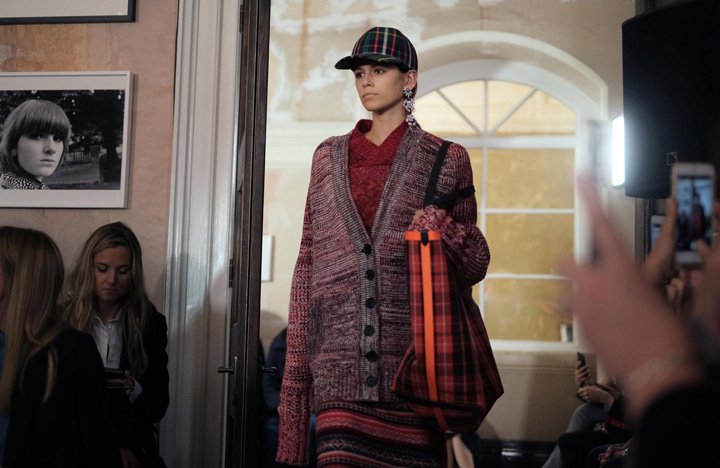 Burberry(博柏利)2025伦敦时装周时装秀