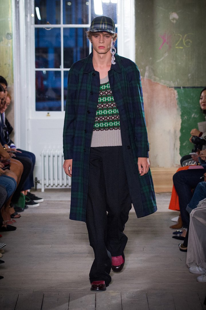 Burberry(博柏利)2025伦敦时装周时装秀