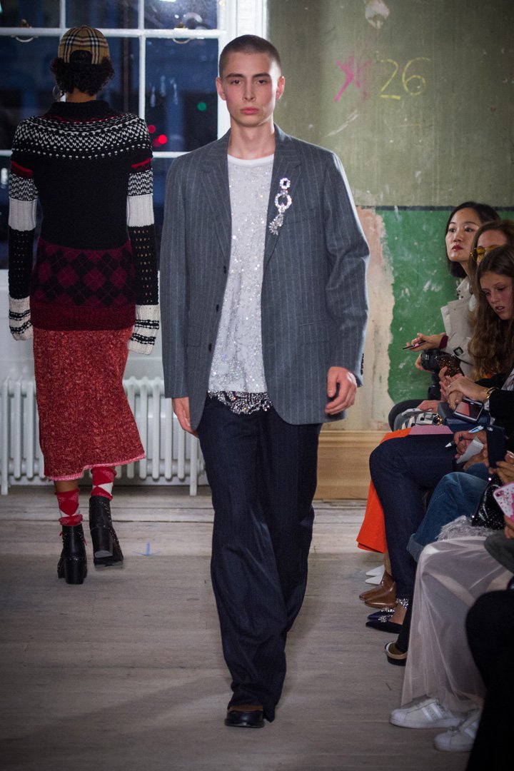 Burberry(博柏利)2025伦敦时装周时装秀