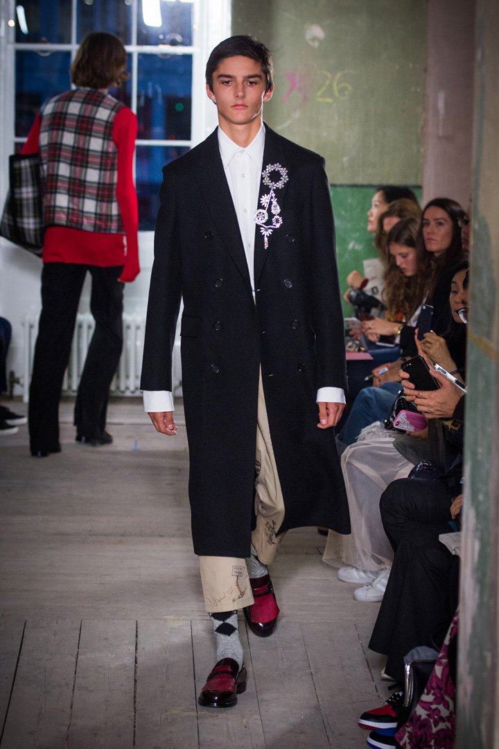 Burberry(博柏利)2025伦敦时装周时装秀