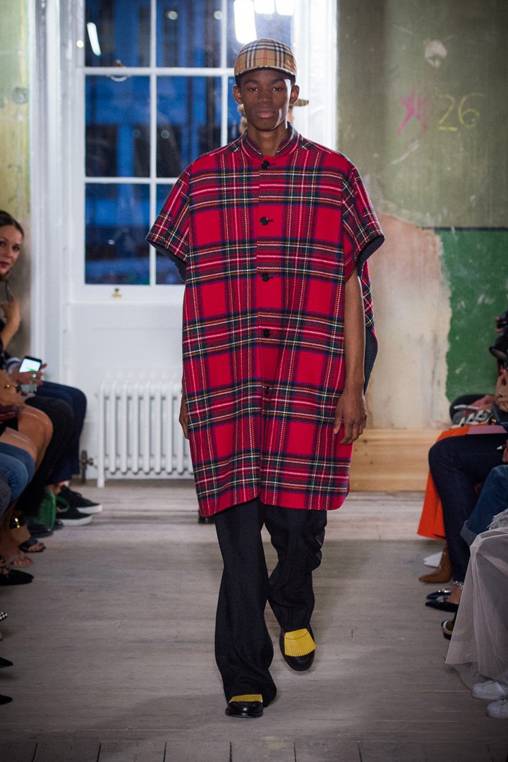 Burberry(博柏利)2025伦敦时装周时装秀