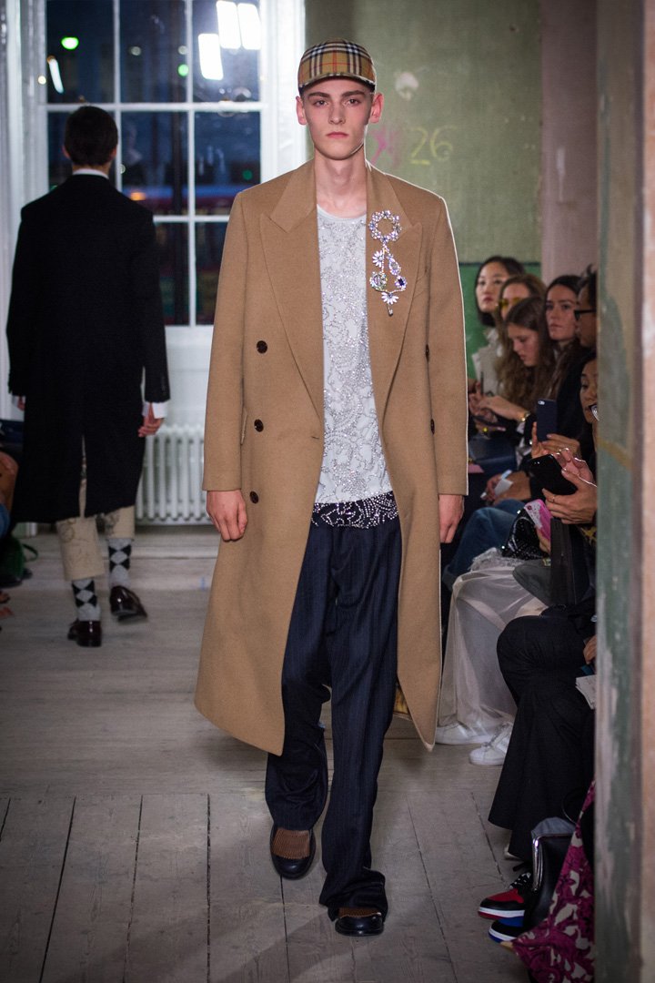 Burberry(博柏利)2025伦敦时装周时装秀