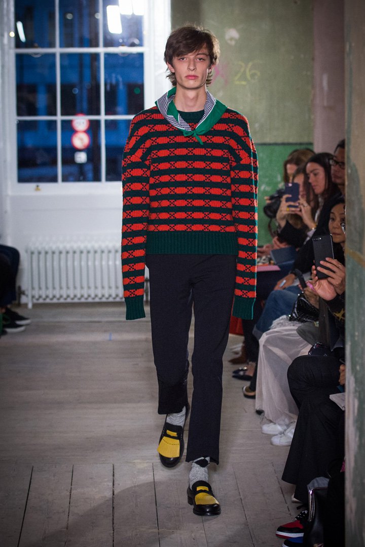 Burberry(博柏利)2025伦敦时装周时装秀