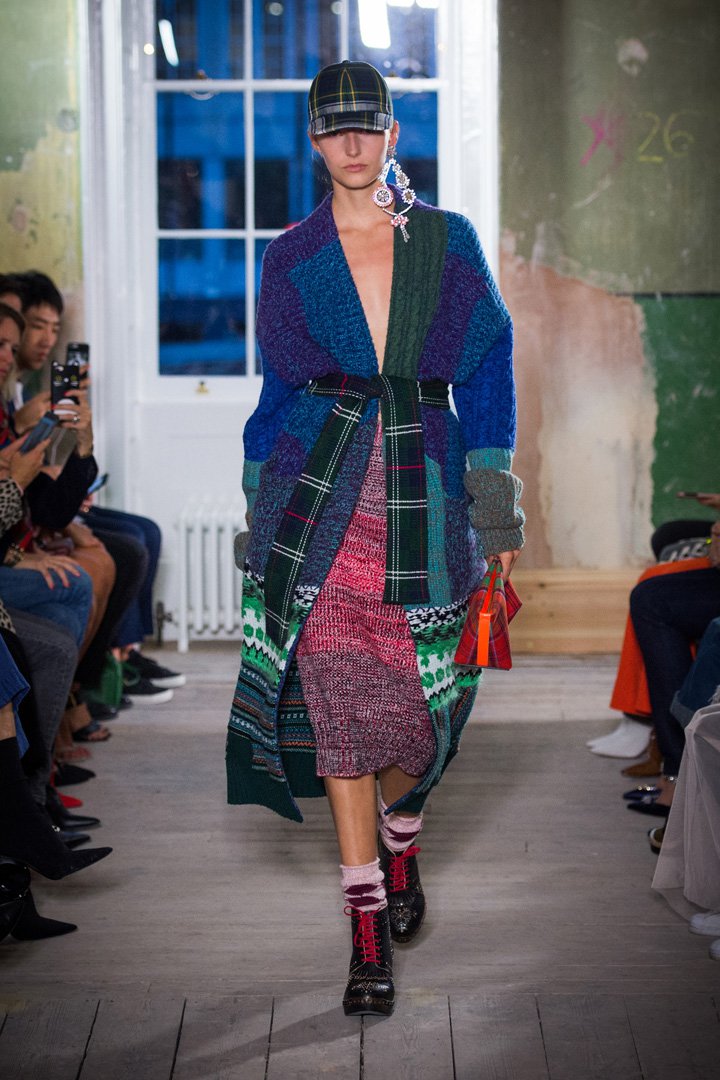 Burberry(博柏利)2025伦敦时装周时装秀