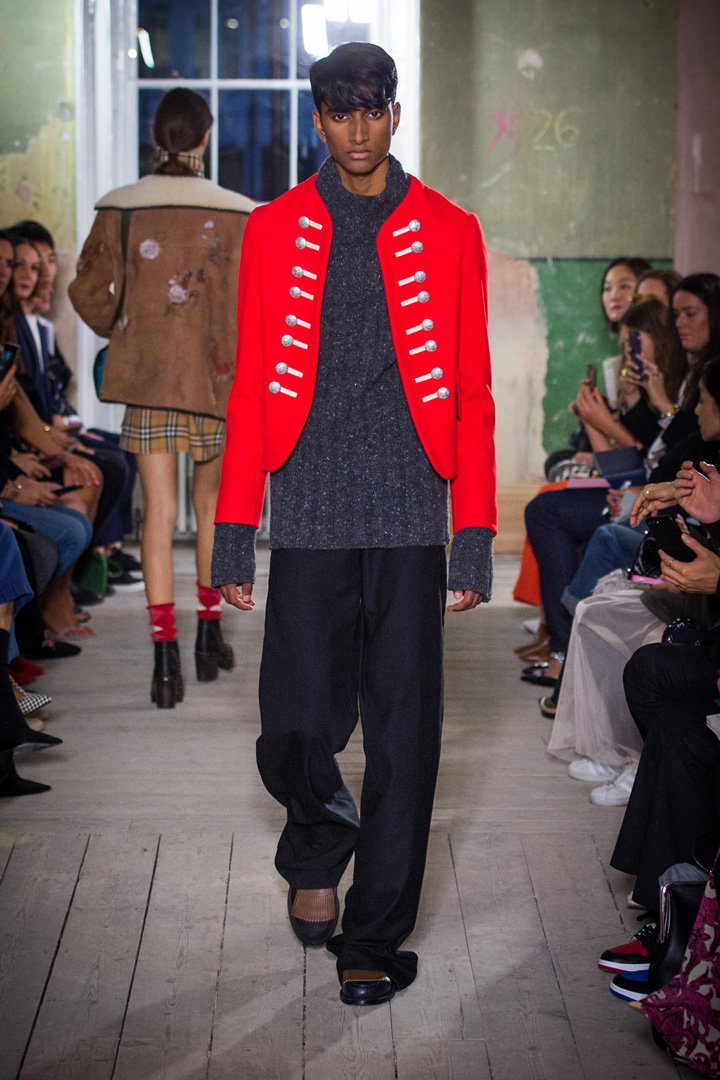 Burberry(博柏利)2025伦敦时装周时装秀
