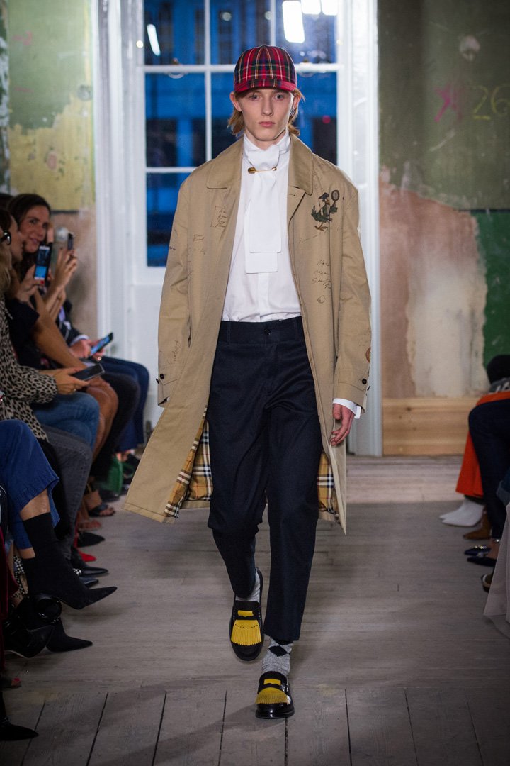 Burberry(博柏利)2025伦敦时装周时装秀