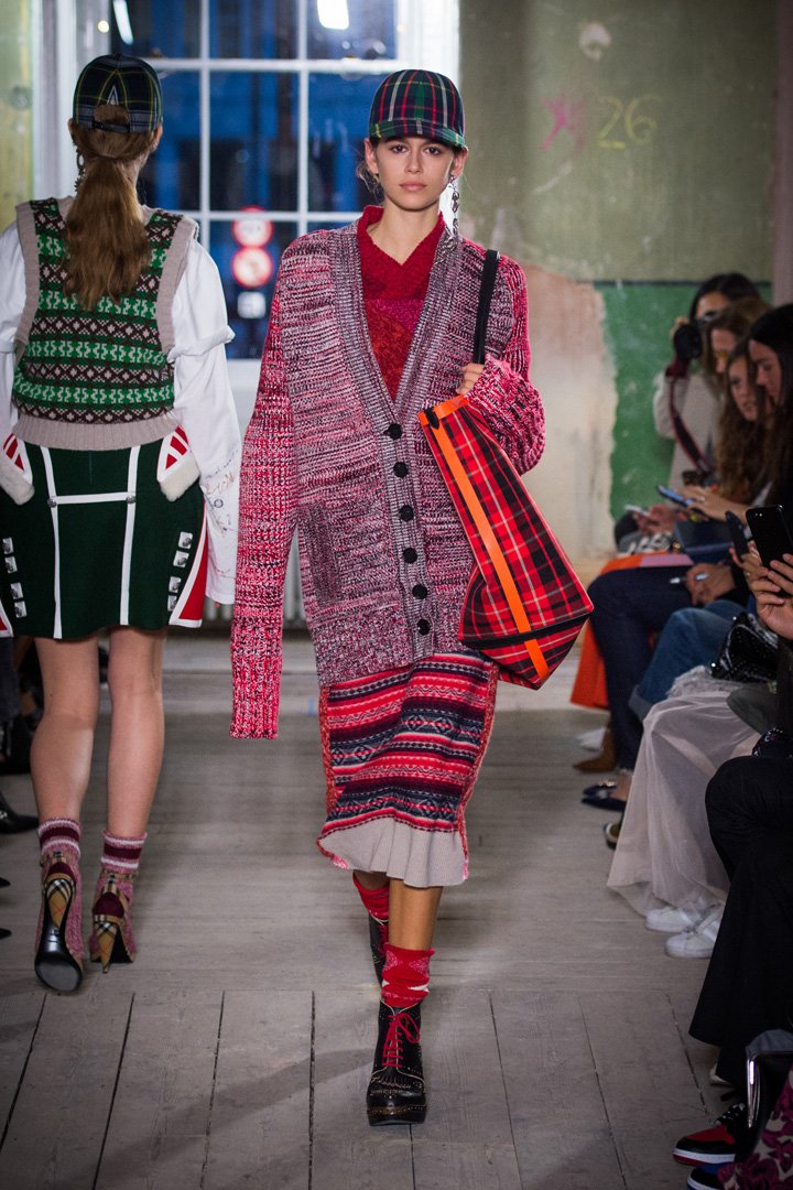 Burberry(博柏利)2025伦敦时装周时装秀
