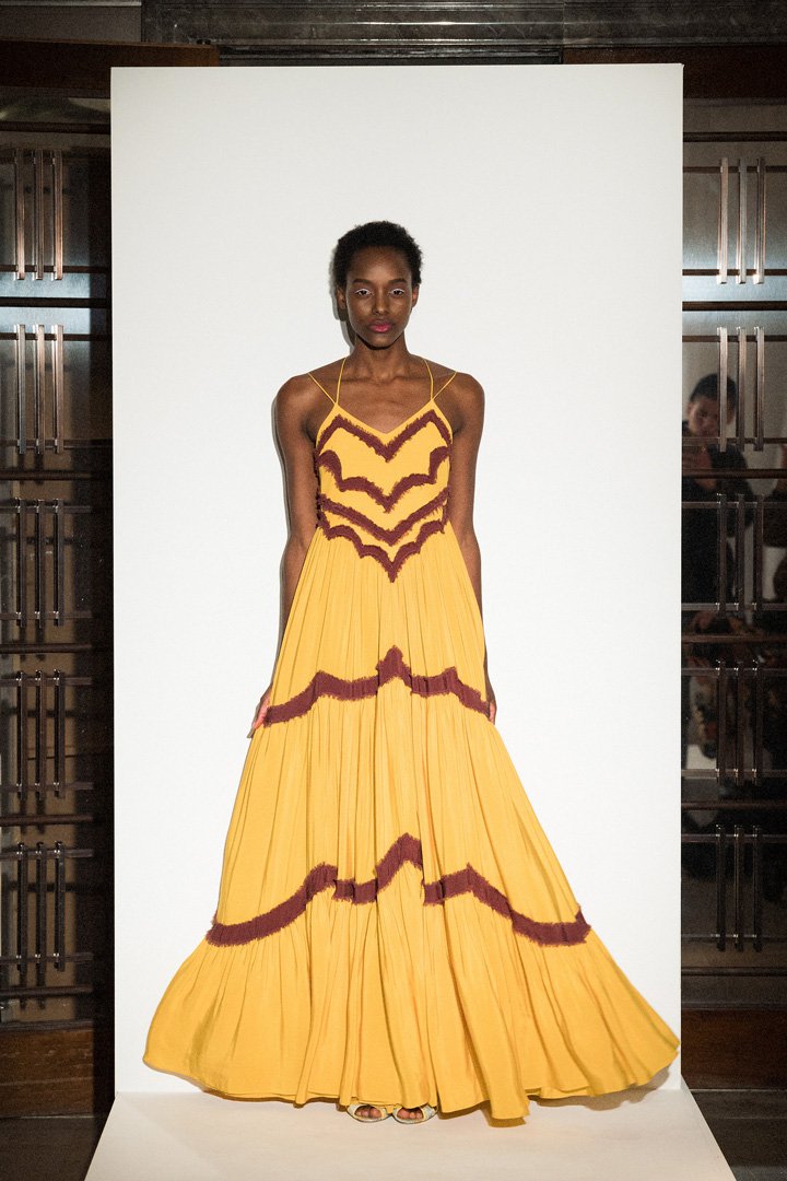 Huishan Zhang（张卉山）2025伦敦发布会女装秀