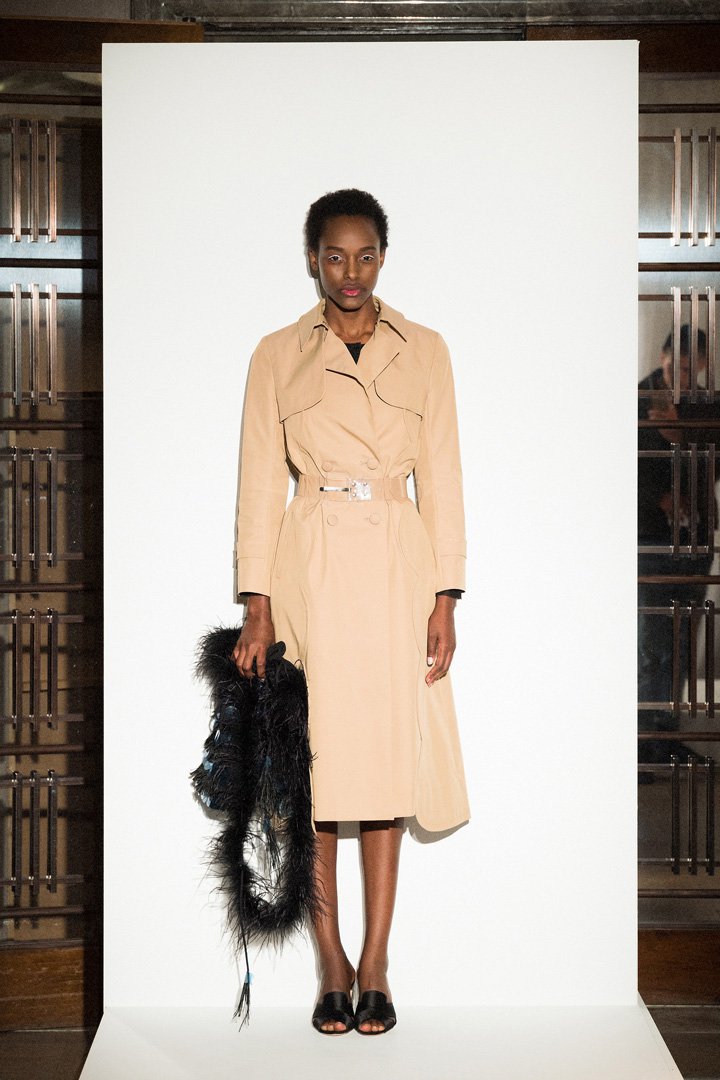 Huishan Zhang（张卉山）2025伦敦发布会女装秀