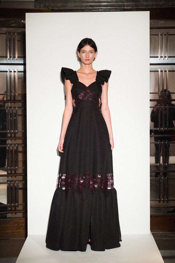 Huishan Zhang（张卉山）2025伦敦发布会女装秀