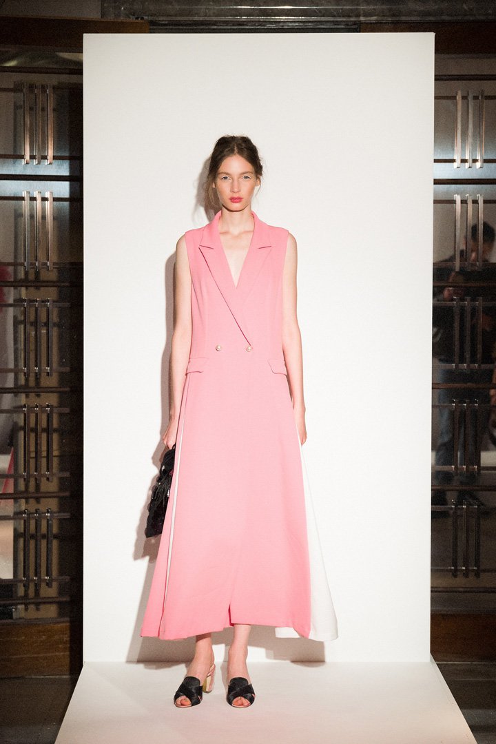 Huishan Zhang（张卉山）2025伦敦发布会女装秀