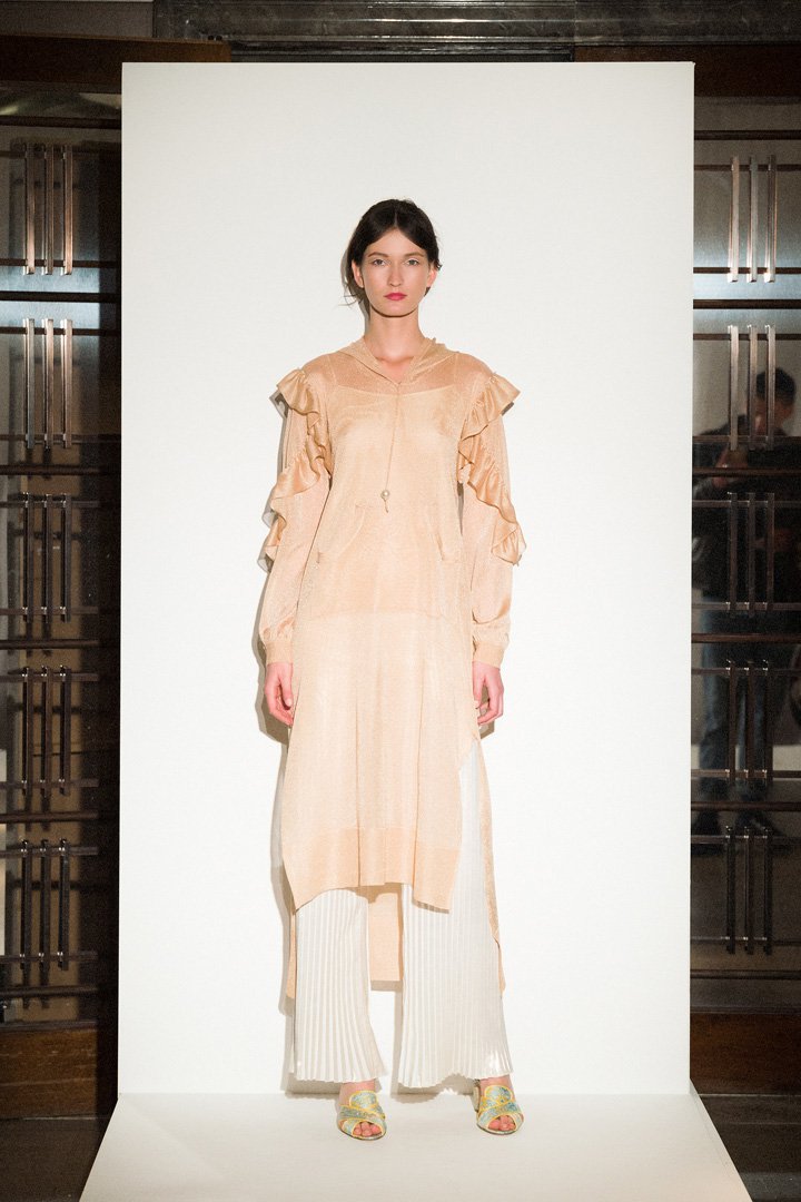 Huishan Zhang（张卉山）2025伦敦发布会女装秀