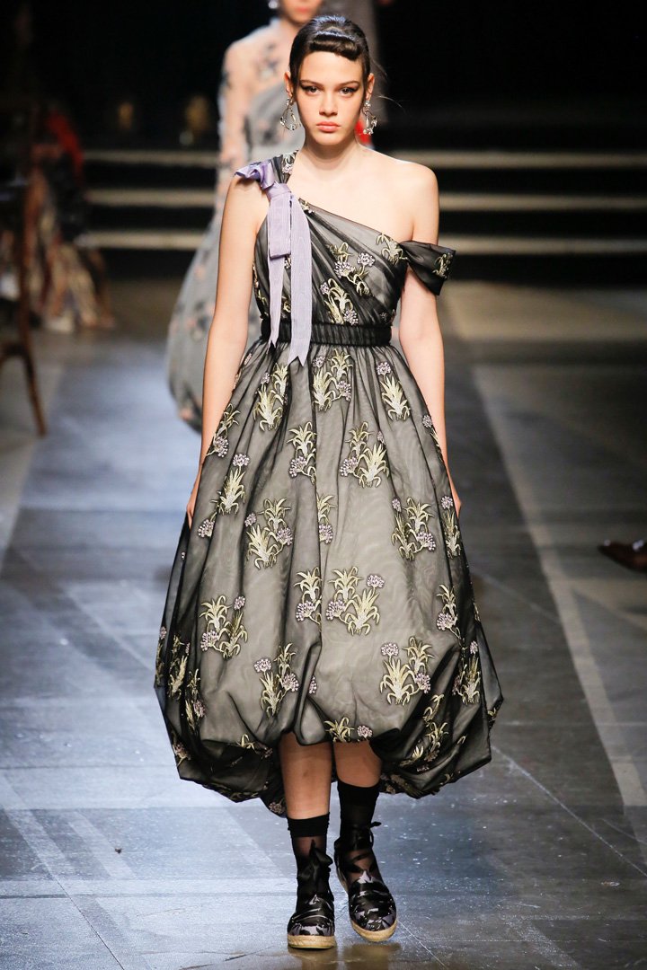 Erdem（艾尔丹姆）2025伦敦时装周时装秀