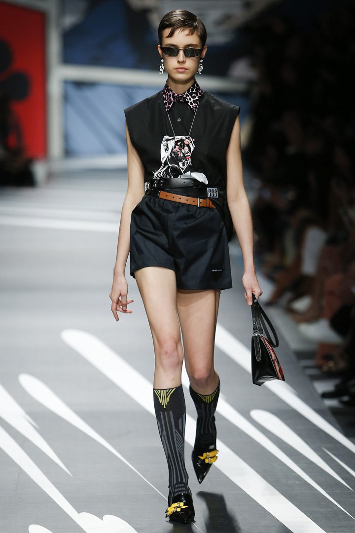 PRADA(普拉达)2025米兰时装周时装秀