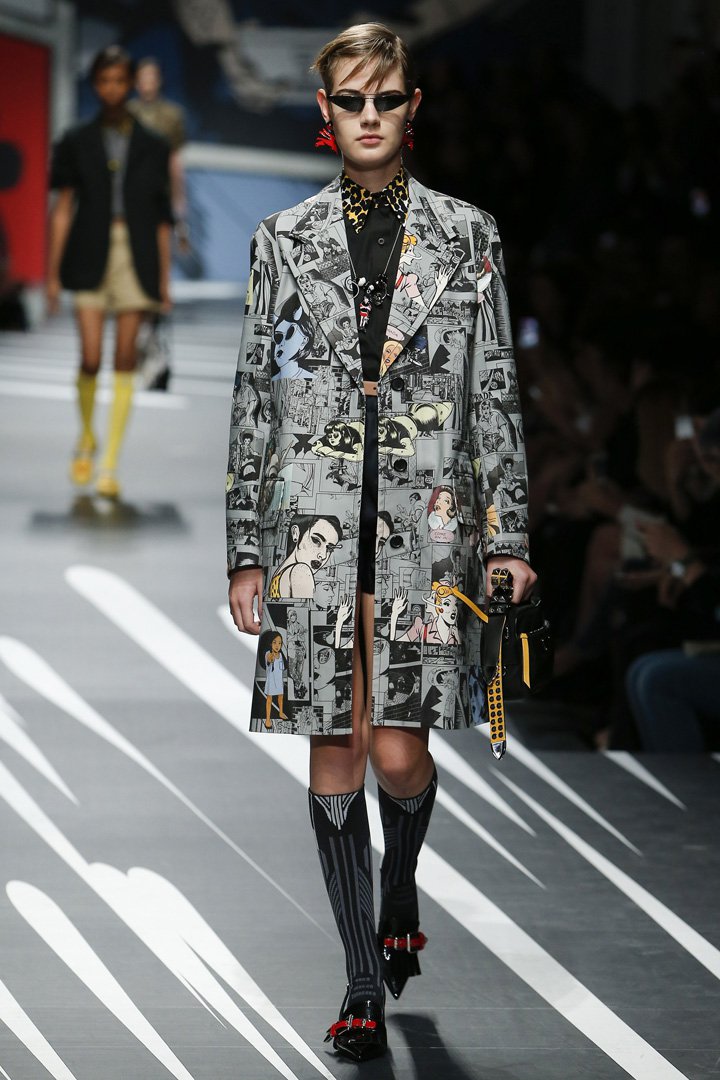PRADA(普拉达)2025米兰时装周时装秀