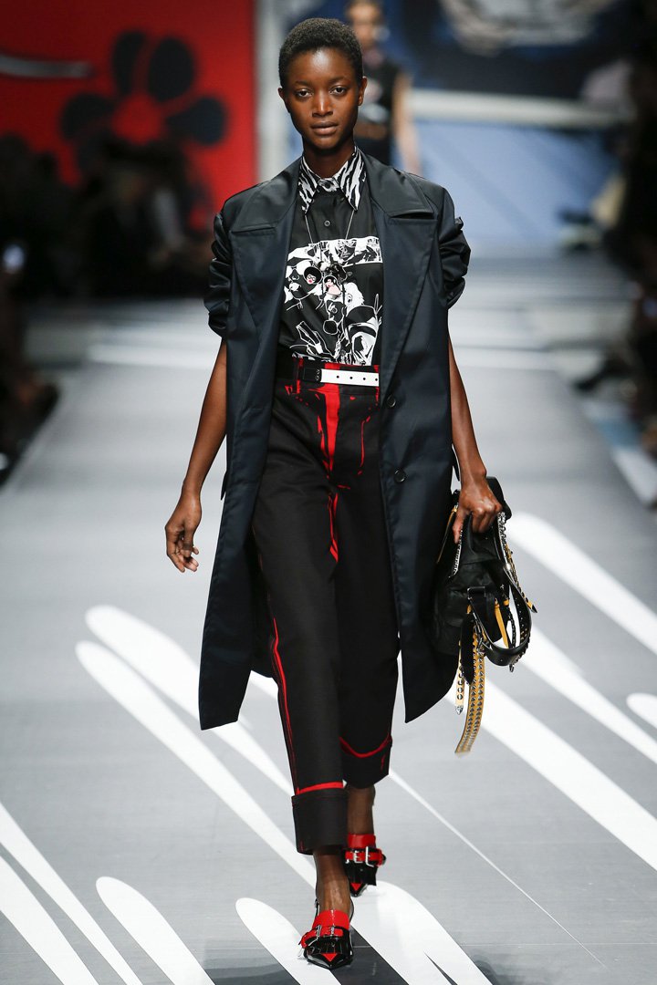 PRADA(普拉达)2025米兰时装周时装秀