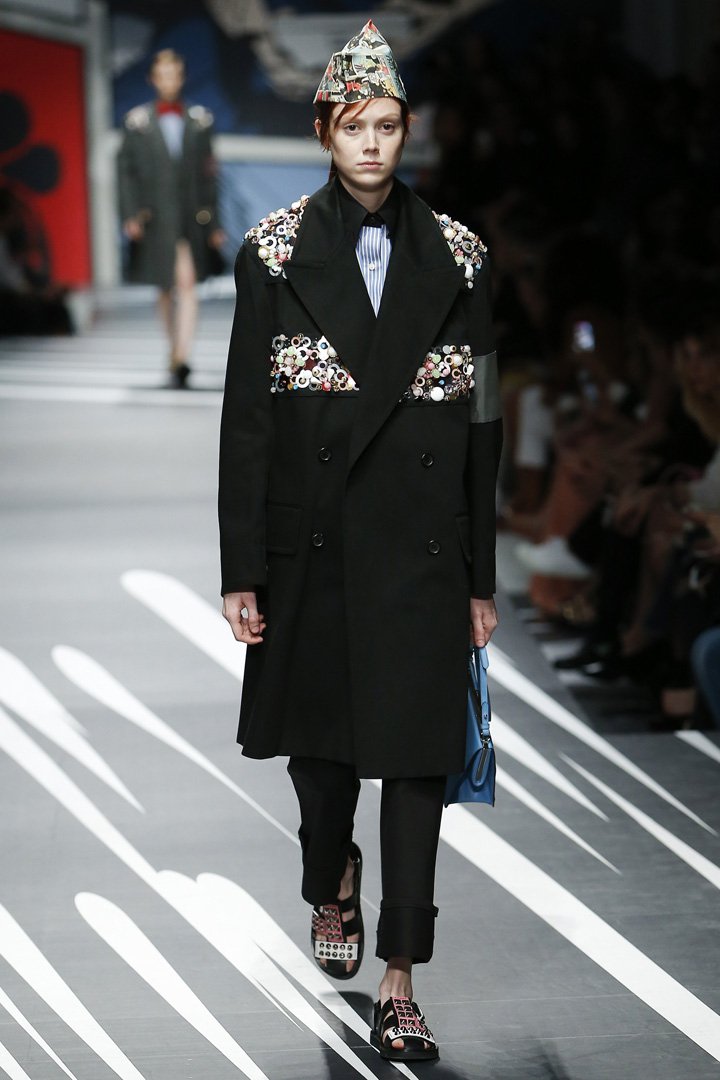 PRADA(普拉达)2025米兰时装周时装秀