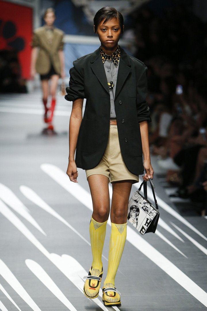 PRADA(普拉达)2025米兰时装周时装秀