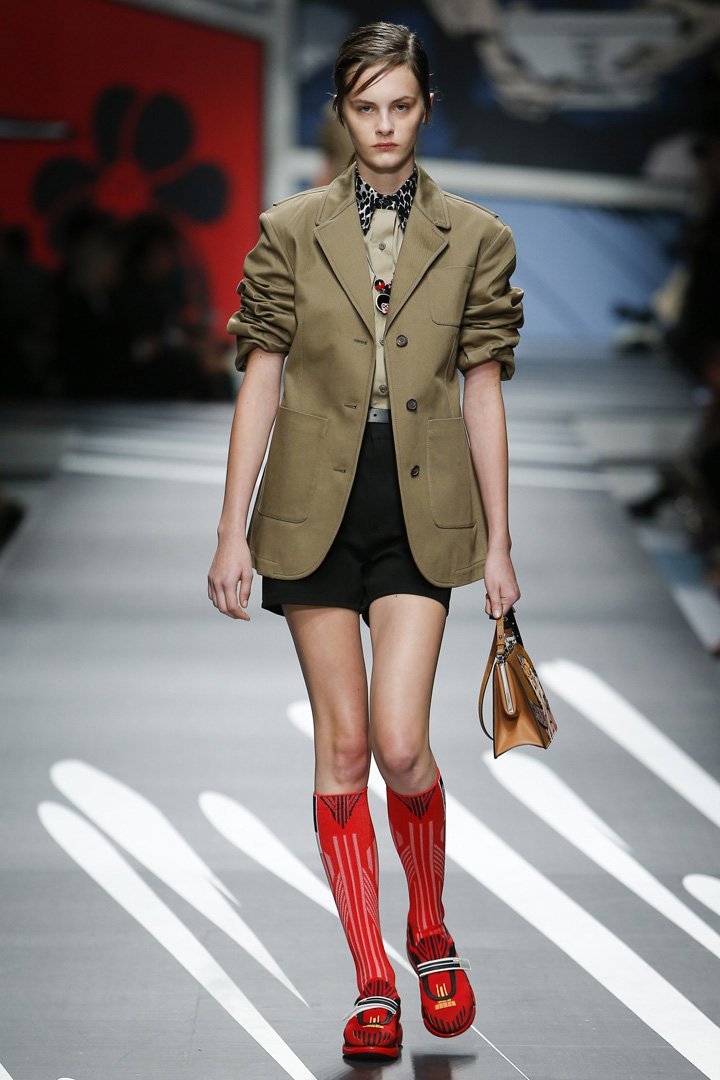 PRADA(普拉达)2025米兰时装周时装秀
