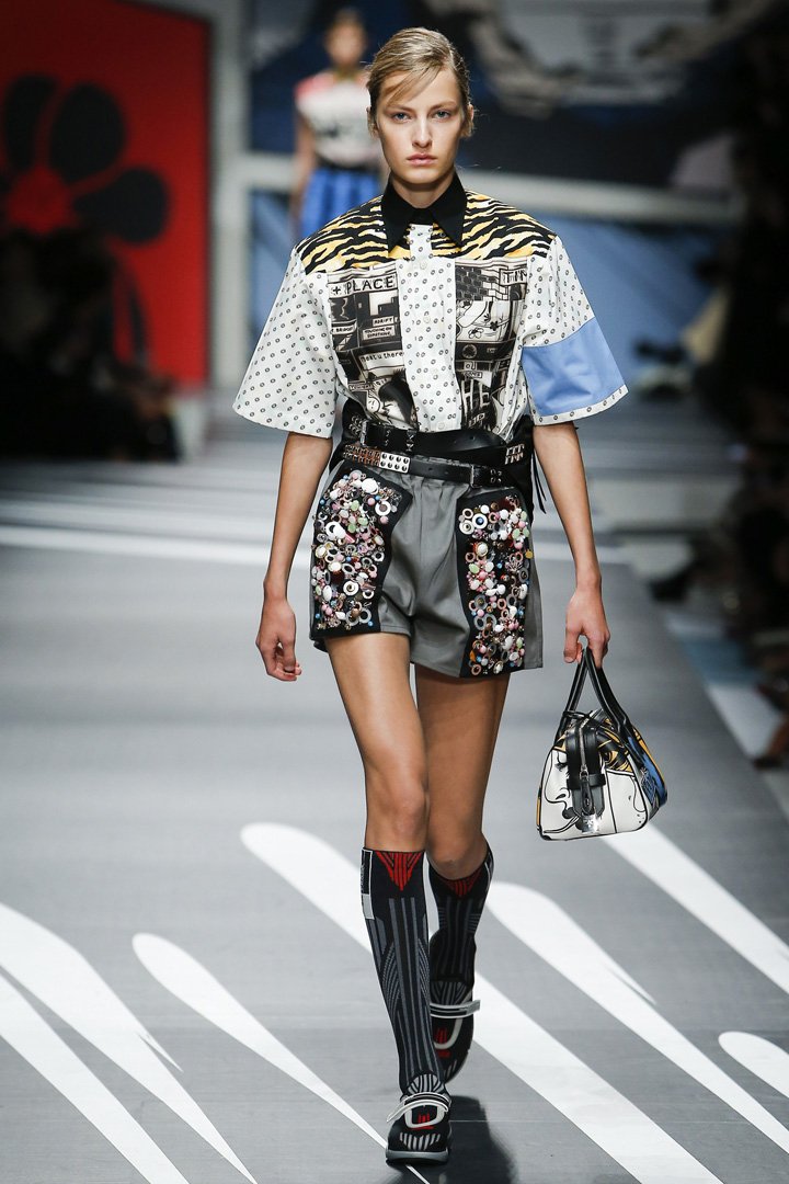 PRADA(普拉达)2025米兰时装周时装秀