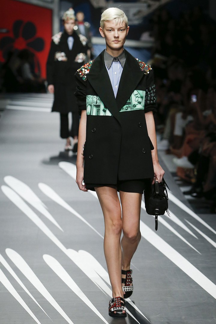 PRADA(普拉达)2025米兰时装周时装秀