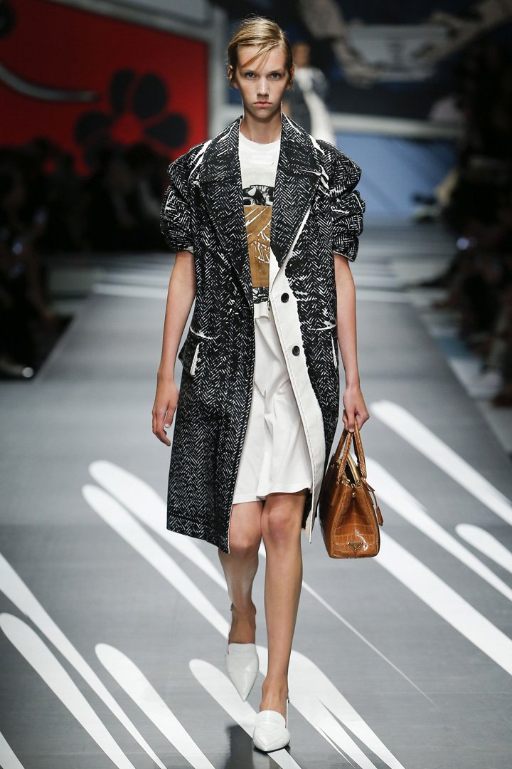 PRADA(普拉达)2025米兰时装周时装秀