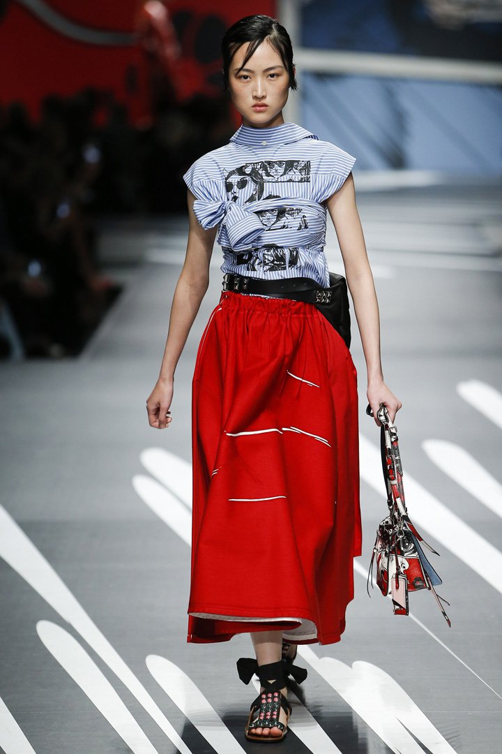 PRADA(普拉达)2025米兰时装周时装秀