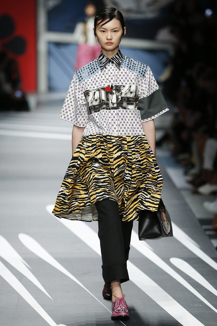 PRADA(普拉达)2025米兰时装周时装秀
