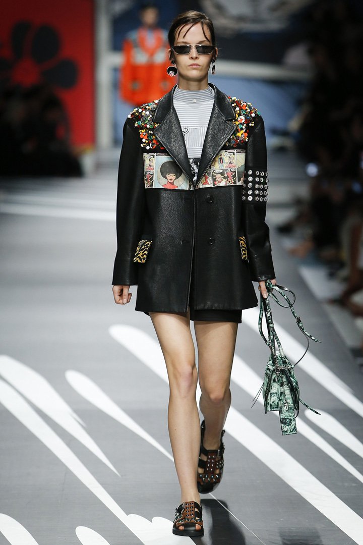 PRADA(普拉达)2025米兰时装周时装秀