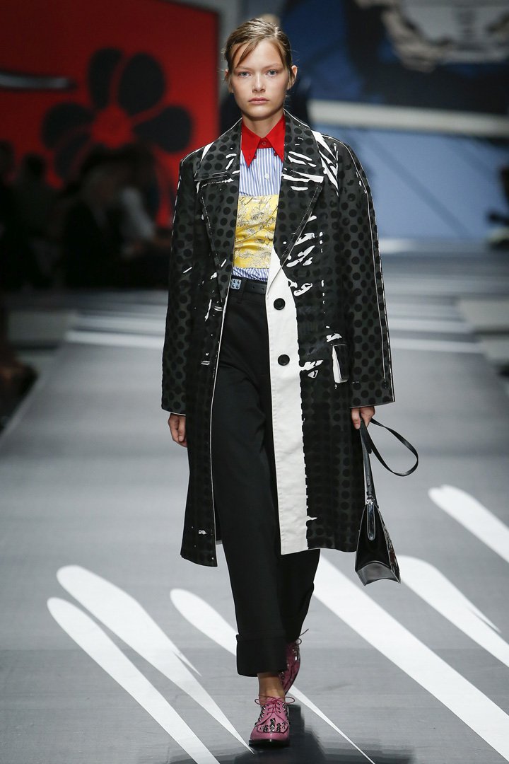 PRADA(普拉达)2025米兰时装周时装秀