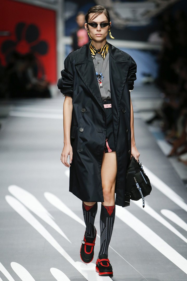 PRADA(普拉达)2025米兰时装周时装秀