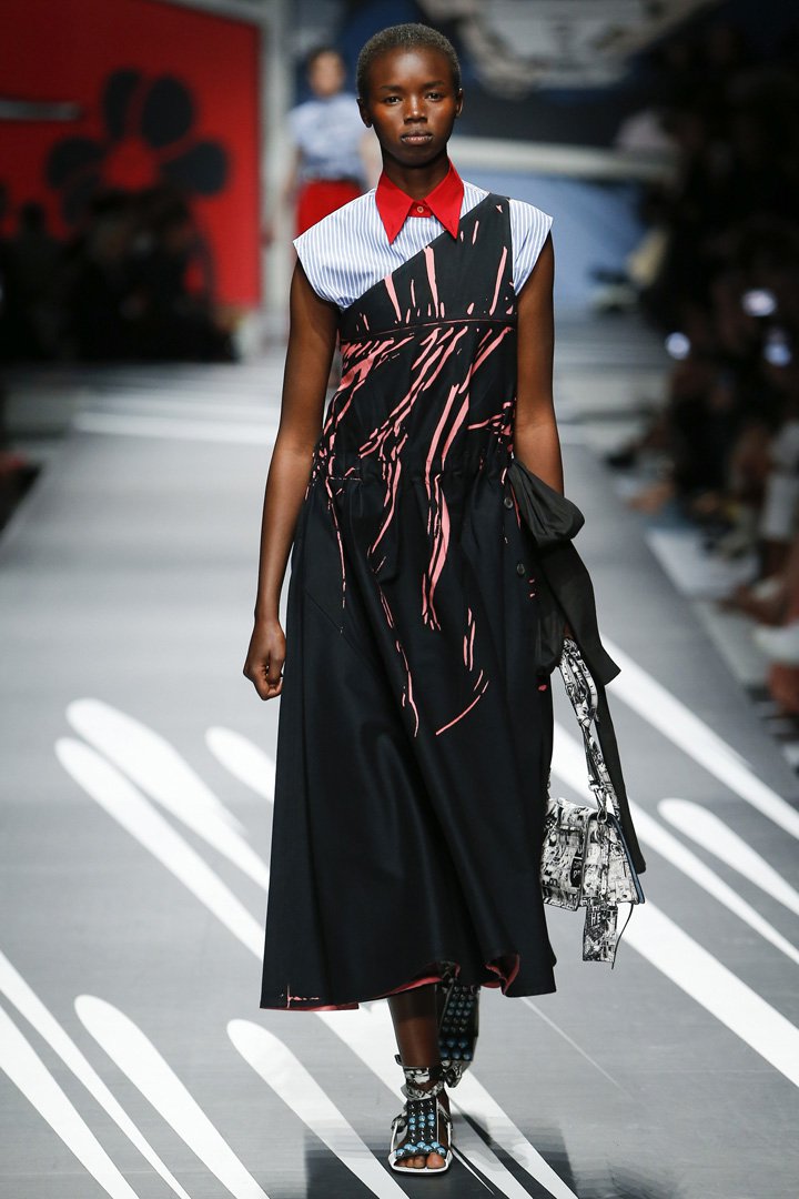 PRADA(普拉达)2025米兰时装周时装秀
