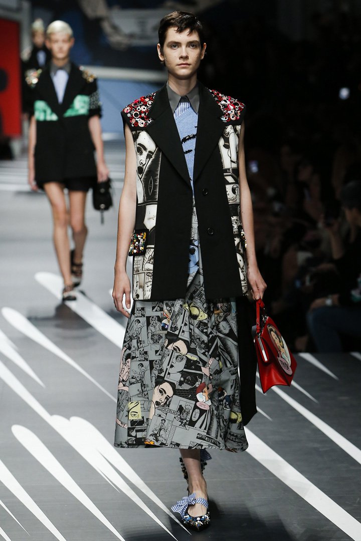 PRADA(普拉达)2025米兰时装周时装秀