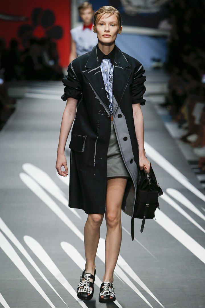 PRADA(普拉达)2025米兰时装周时装秀