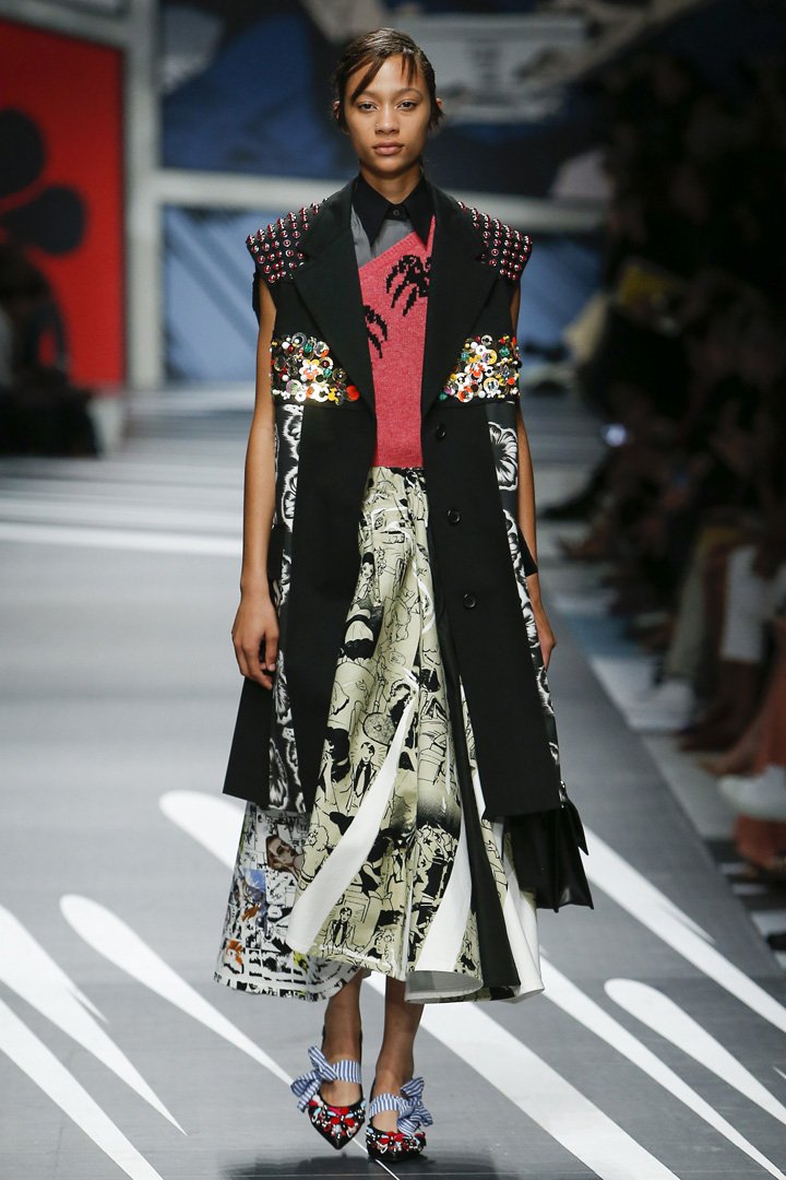 PRADA(普拉达)2025米兰时装周时装秀