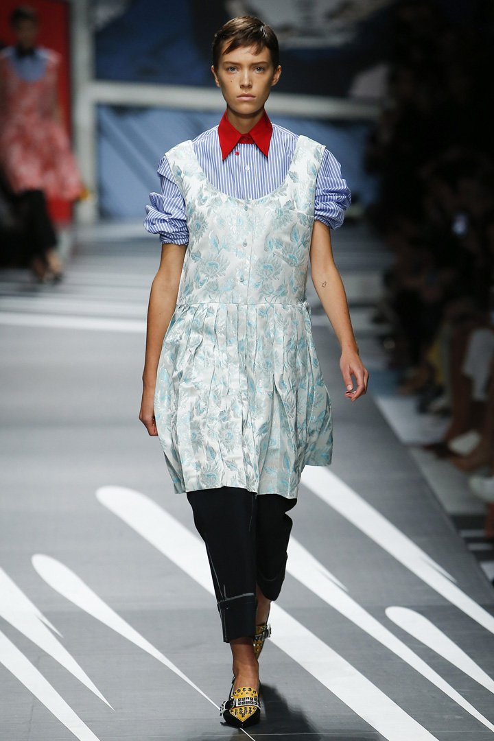 PRADA(普拉达)2025米兰时装周时装秀