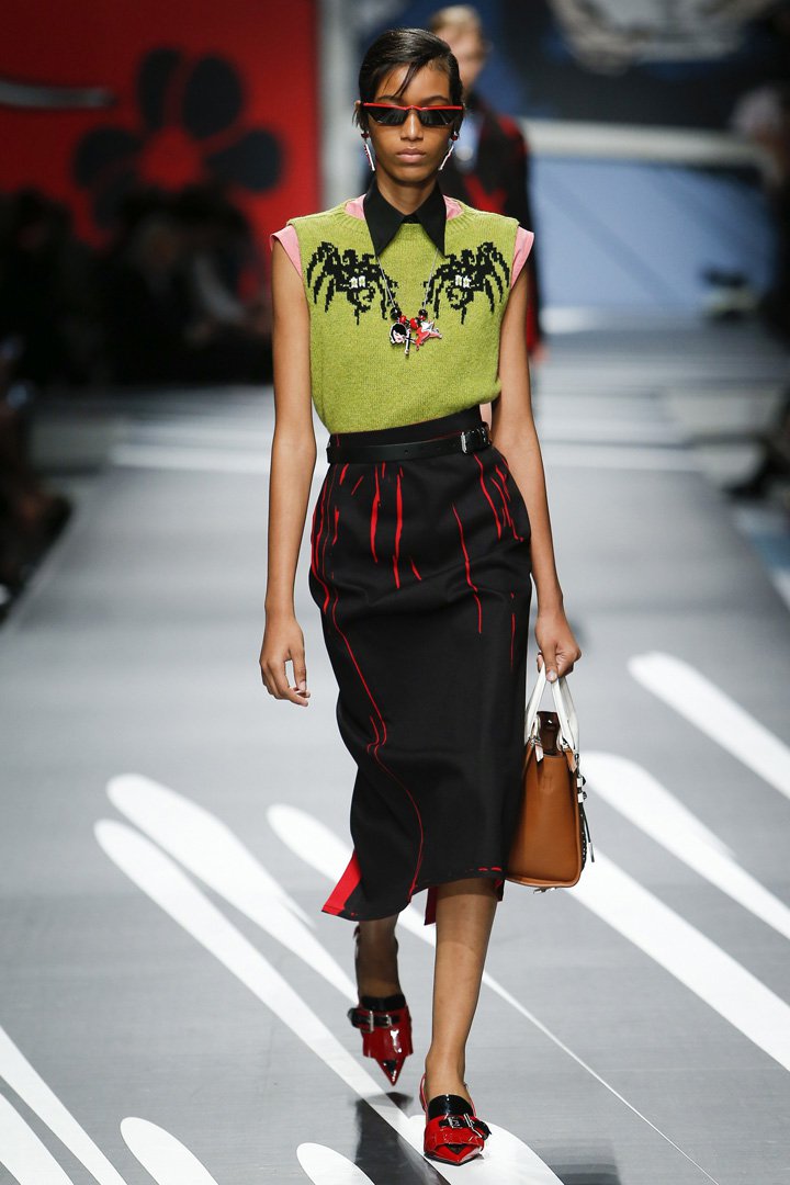 PRADA(普拉达)2025米兰时装周时装秀