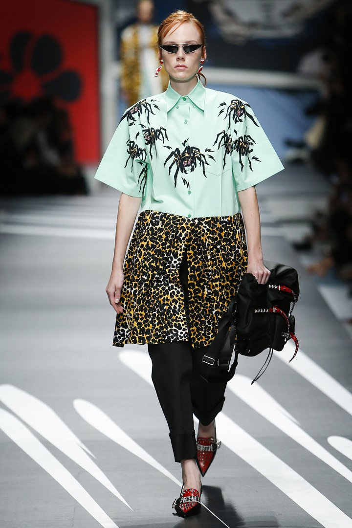 PRADA(普拉达)2025米兰时装周时装秀