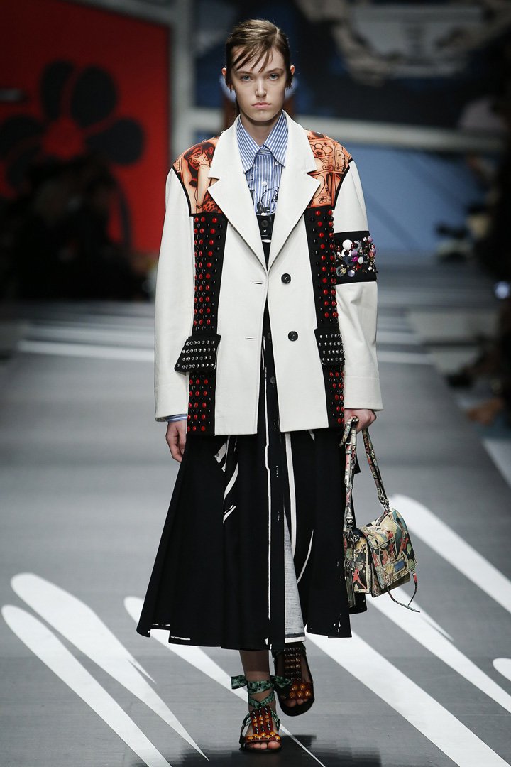 PRADA(普拉达)2025米兰时装周时装秀