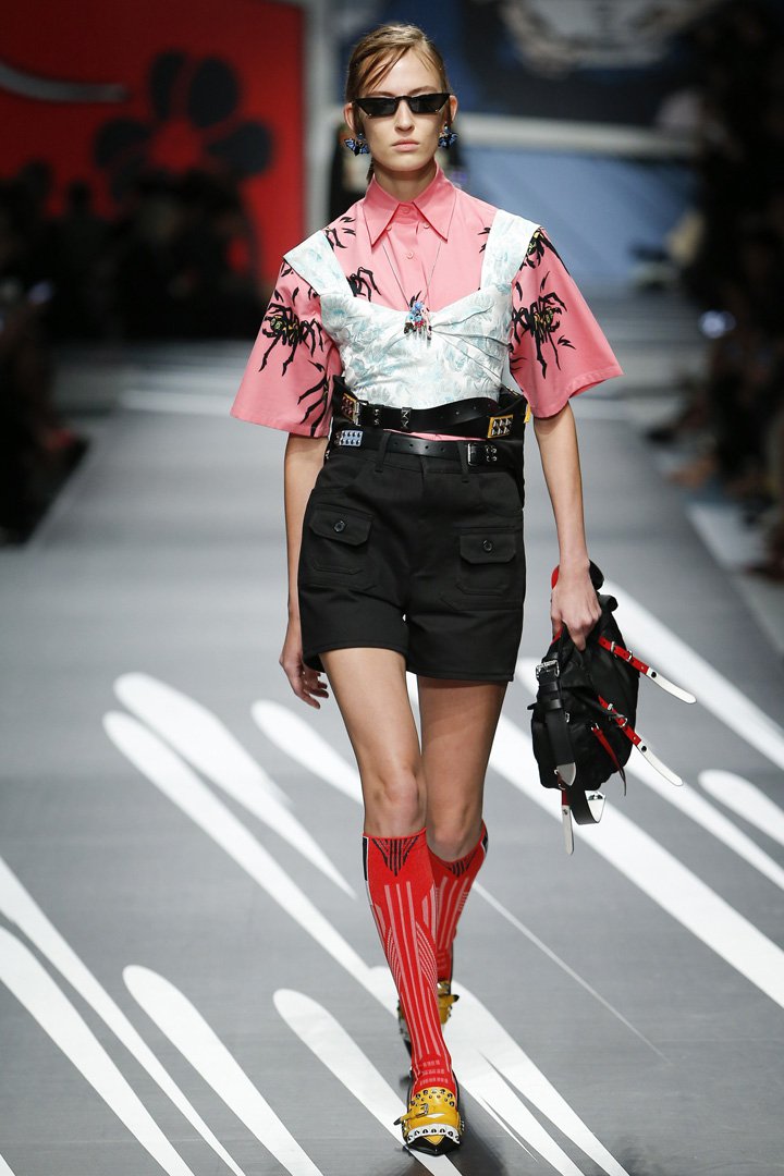 PRADA(普拉达)2025米兰时装周时装秀